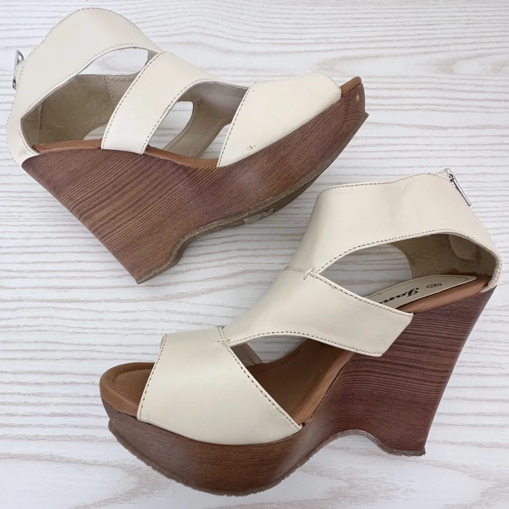 Cute Platform Wedge Sandals Zip Up Peep Toe Cream Size 7.5